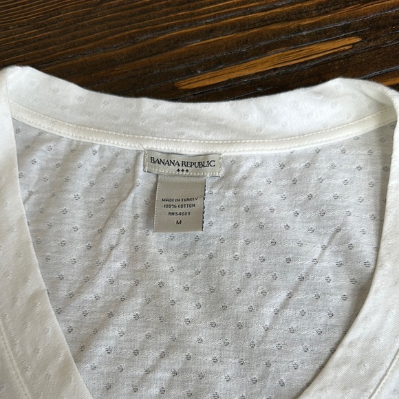 Banana Republic Cream Colored Cap Sleeve T-Shirt Size M - Picture 2 of 6